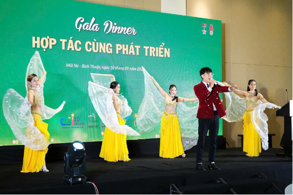 Nguyễn Minh Phúc: MC & ca sĩ đáng lưu tâm cho các sự kiện cưới hỏi sang trọng - Ảnh 6.