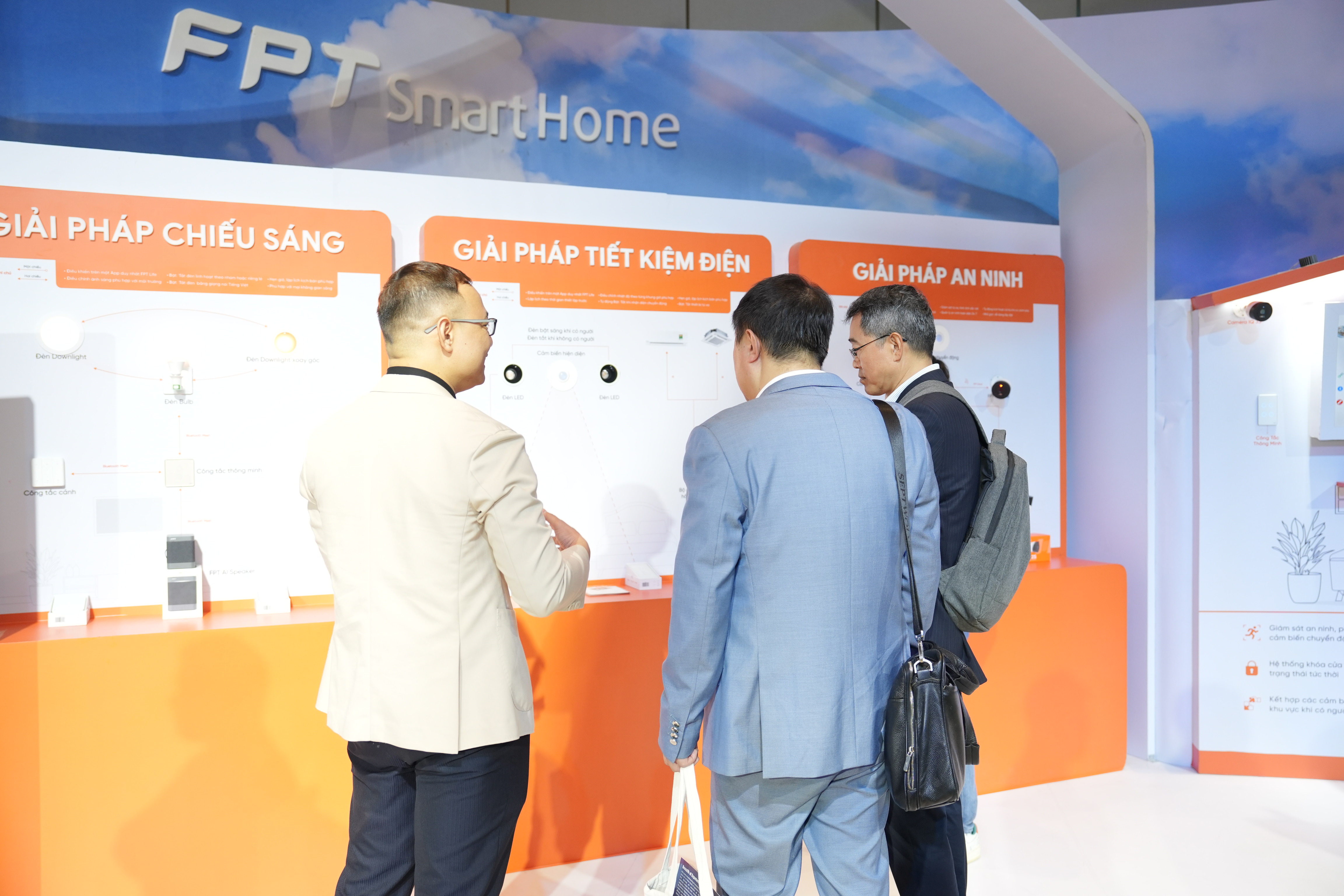 Nhà thông minh hiện đại không "hại điện" với FPT Smart Home- Ảnh 4.