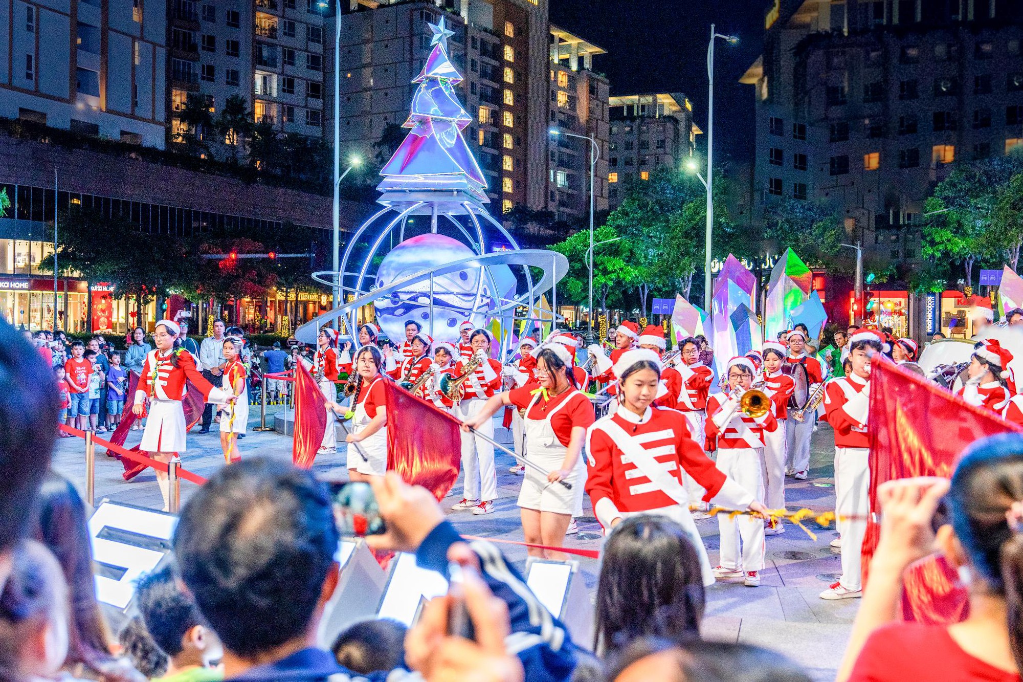 Hơn 1 triệu khách hàng mua sắm tại Thiso Mall dịp cuối năm- Ảnh 2.