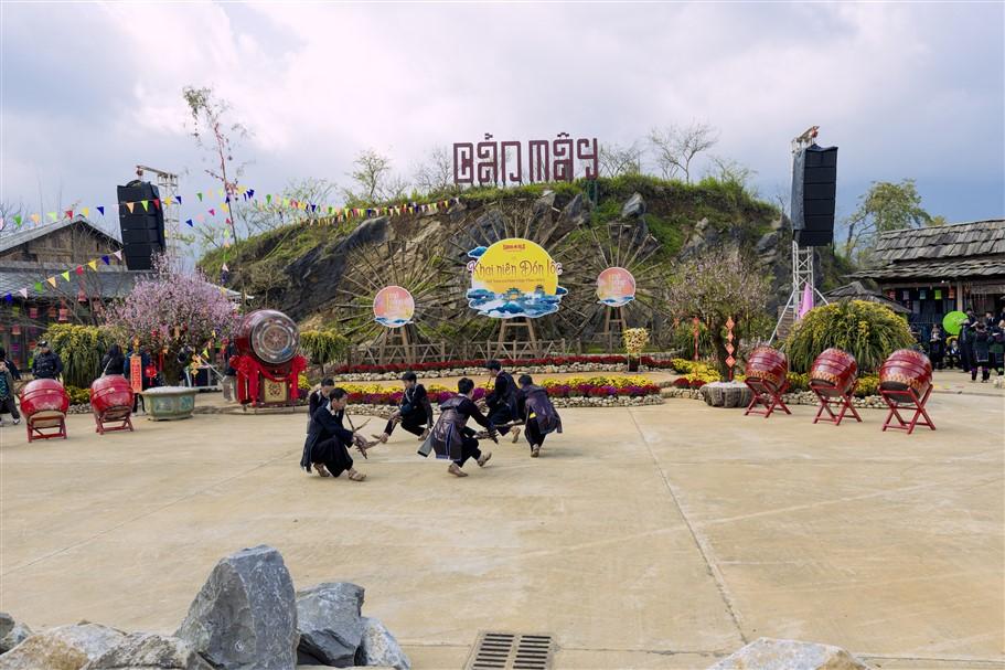 Sa Pa: Hàng nghìn lượt khách trẩy Hội Xuân Mở Cổng trời tại Fansipan - Ảnh 12.