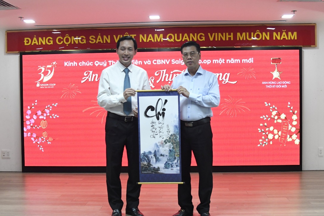Saigon Co.op đón tiếp 20 triệu lượt khách hàng Tết Giáp Thìn 2024 - Ảnh 4.