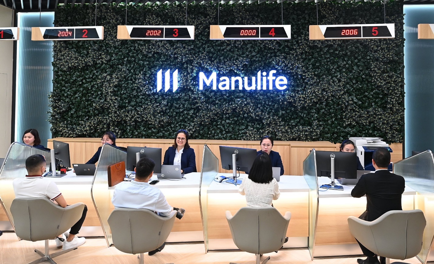 Manulife tiên phong ứng dụng thêm công nghệ để khách hàng hiểu đủ, mua đúng - Ảnh 1.