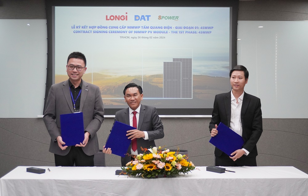 DAT Group, SPower và LONGI ký hợp đồng cung cấp tấm quang điện - Ảnh 1.