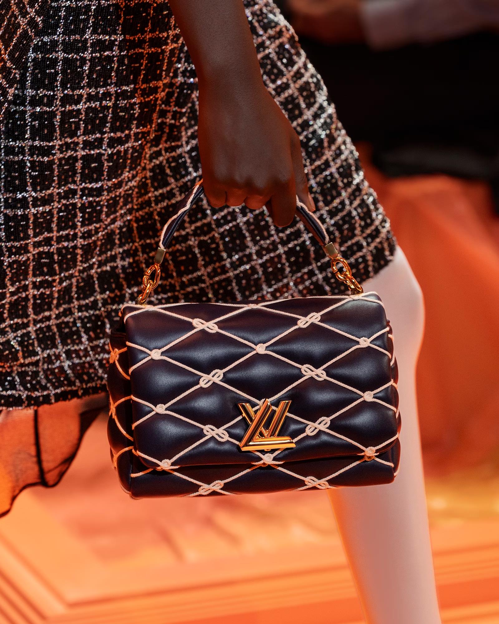 Khơi dậy cảm hứng viễn du với những mẫu túi mới nhất của Louis Vuitton - Ảnh 1.