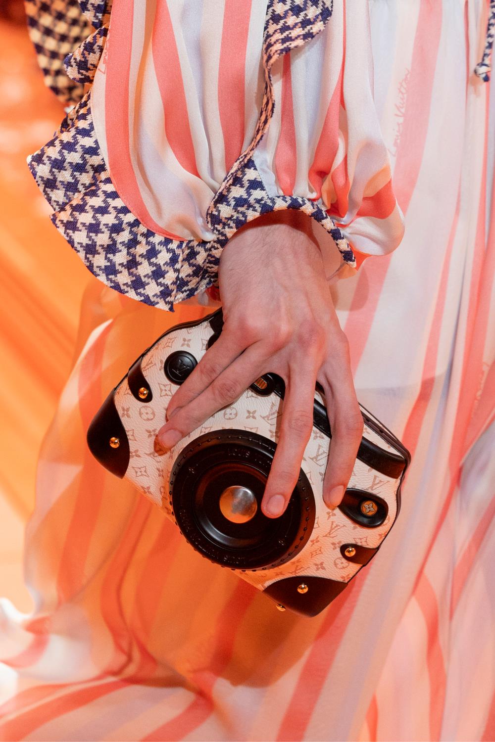 Khơi dậy cảm hứng viễn du với những mẫu túi mới nhất của Louis Vuitton - Ảnh 7.