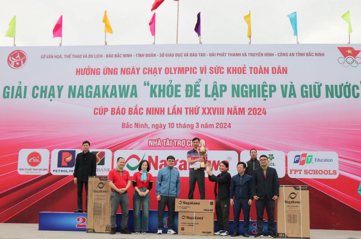 Giải chạy Nagakawa Cúp Báo Bắc Ninh sôi động hàng nghìn VĐV - Ảnh 1.