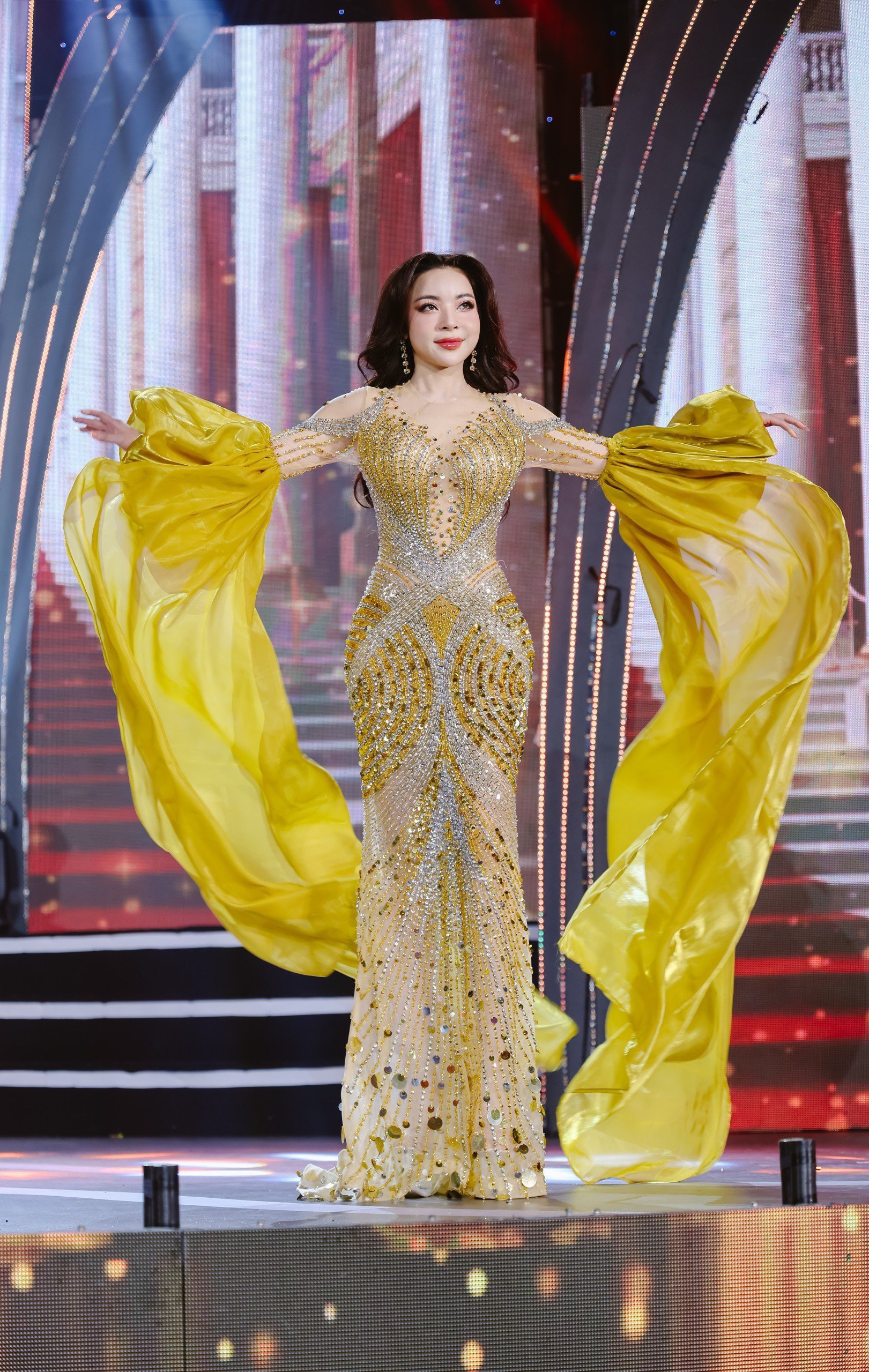 Doanh nhân Phạm Lê Thu Hiền và hành trình trở thành Hoa hậu Doanh nhân Việt Nam 2024 - Ảnh 1.