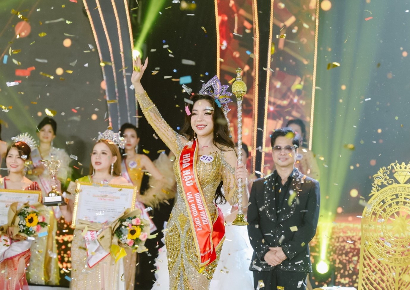 Doanh nhân Phạm Lê Thu Hiền và hành trình trở thành Hoa hậu Doanh nhân Việt Nam 2024 - Ảnh 3.