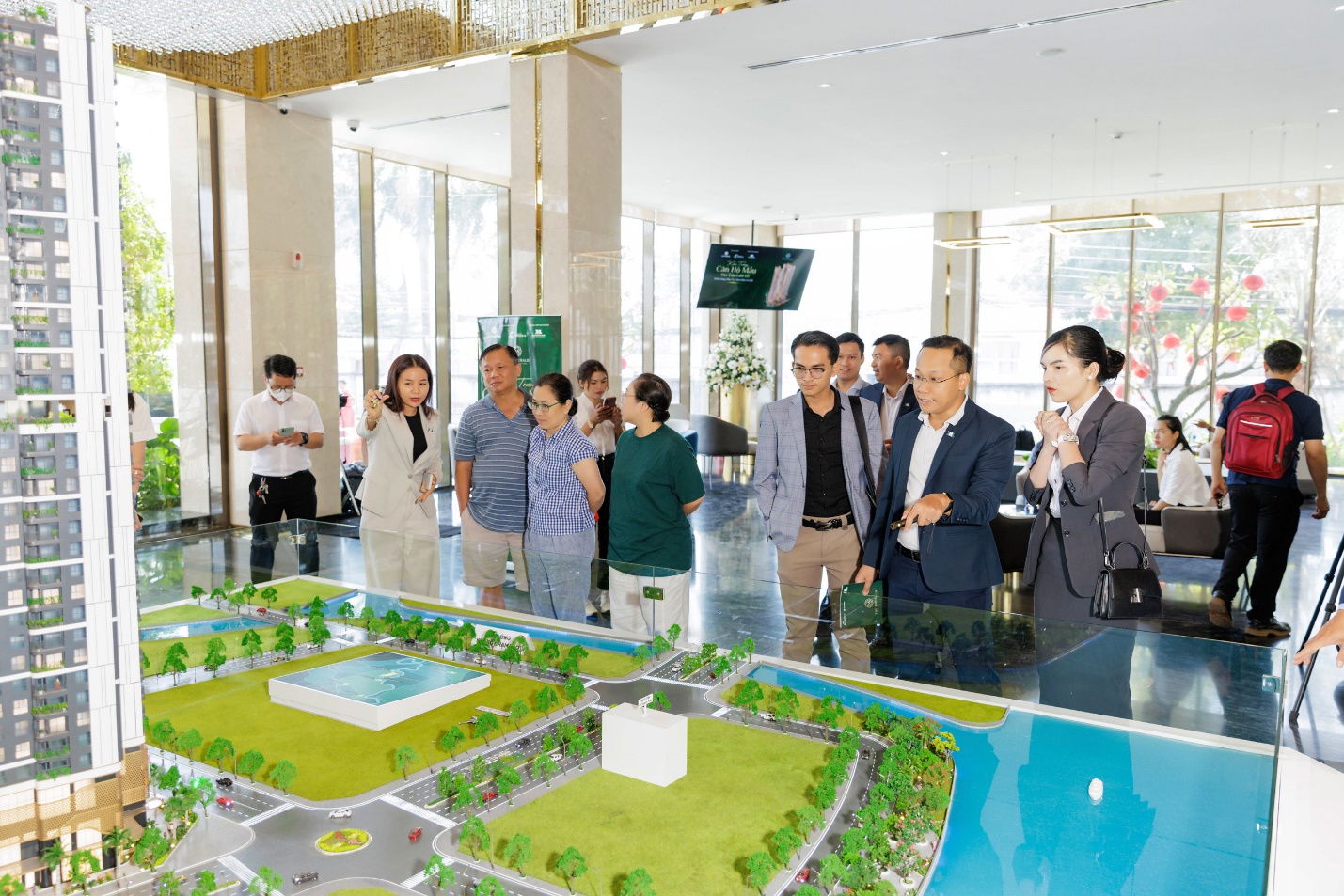 The Emerald 68 khai trương căn hộ mẫu thu hút đông đảo khách hàng, nhà đầu tư - Ảnh 3.