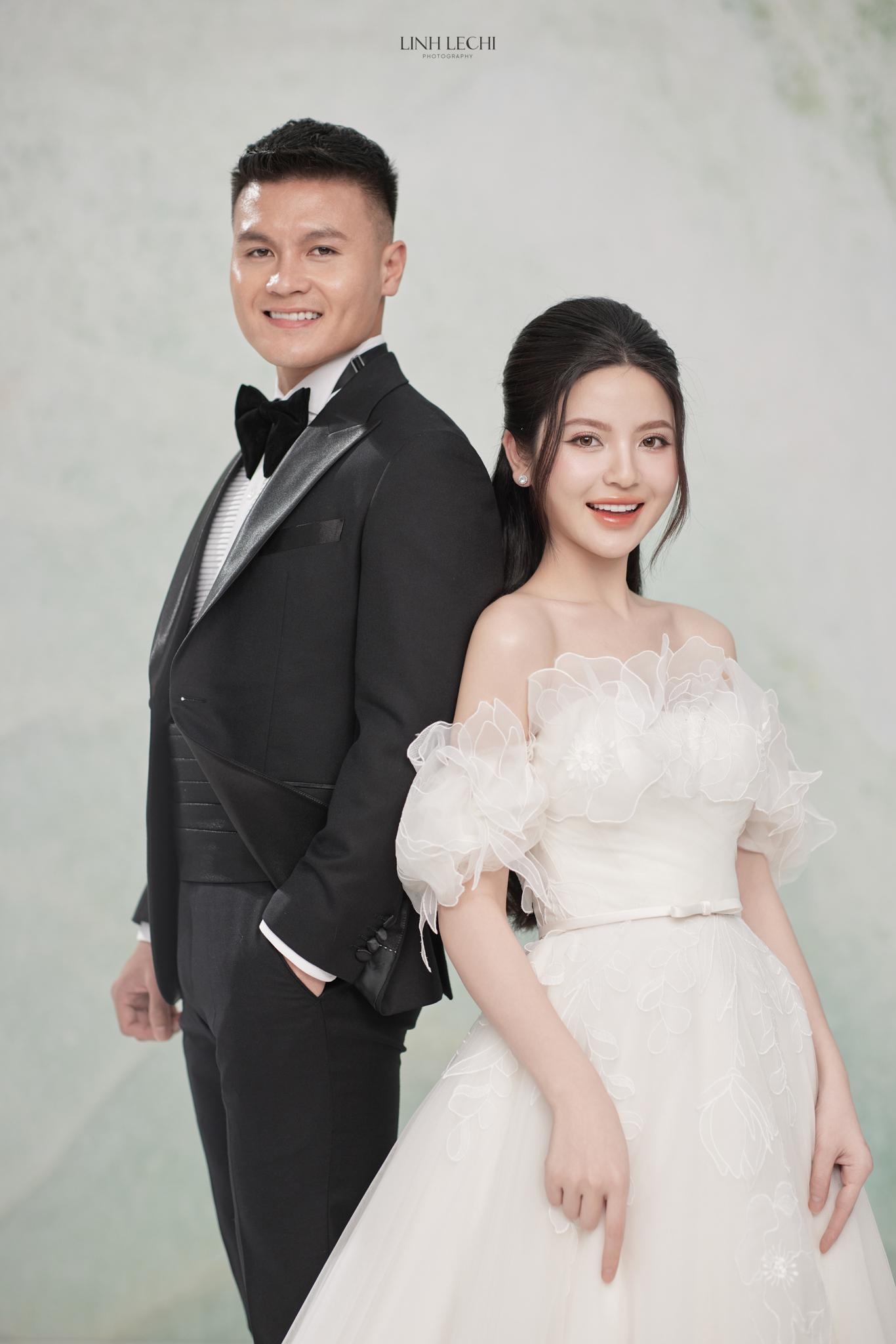 Quang Hải lịch lãm trong bộ ảnh cưới với trang phục của DEZI Bespoke - Ảnh 1.