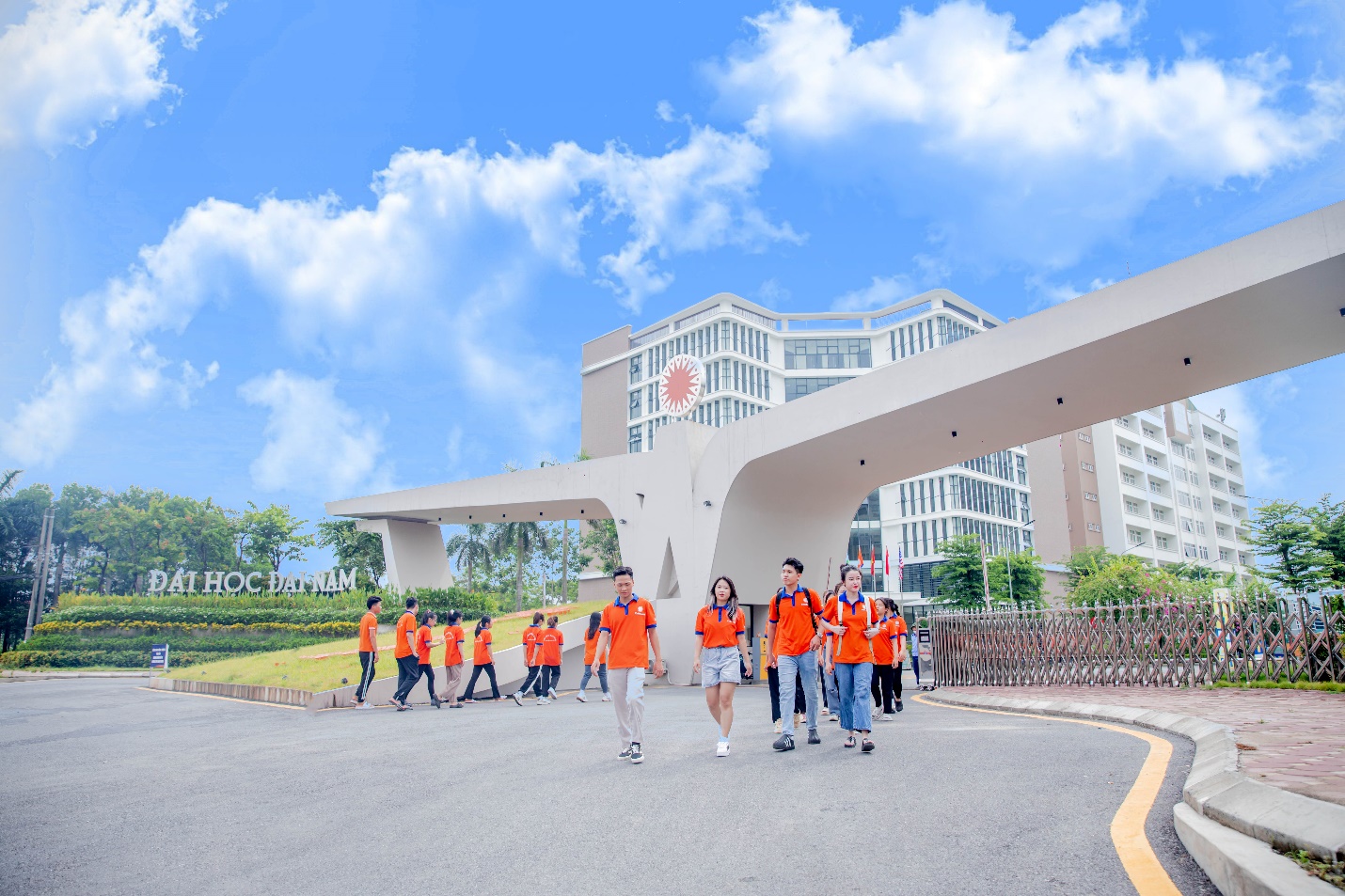 Một trường đại học ở Hà Nội dành 55 tỷ đồng học bổng cho tân sinh viên - Ảnh 1.