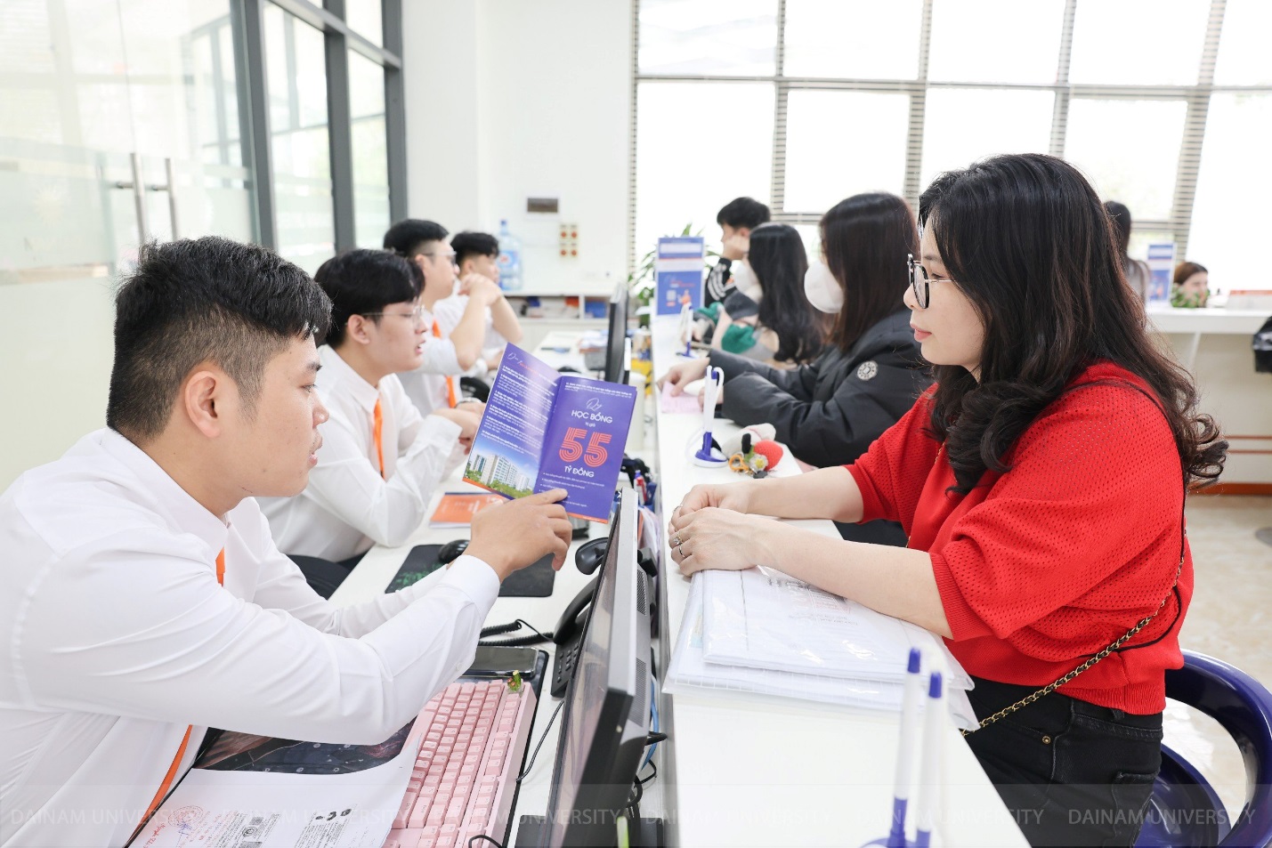 Một trường đại học ở Hà Nội dành 55 tỷ đồng học bổng cho tân sinh viên - Ảnh 3.