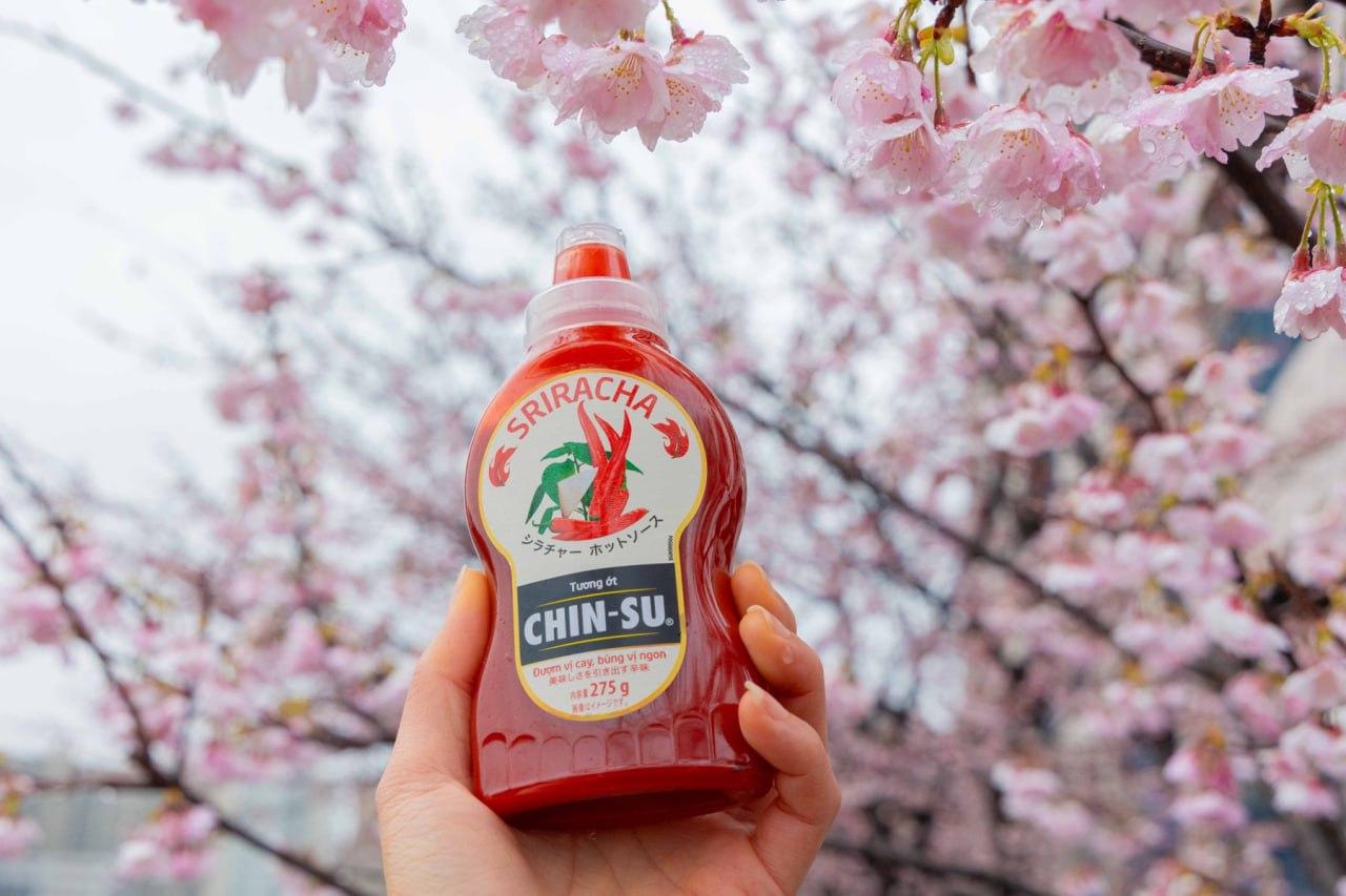 Tương ớt Chinsu Sriracha vừa ra mắt đã &quot;dậy sóng&quot; ở Nhật Bản, vì vị cay thơm cực độc đáo! - Ảnh 2.
