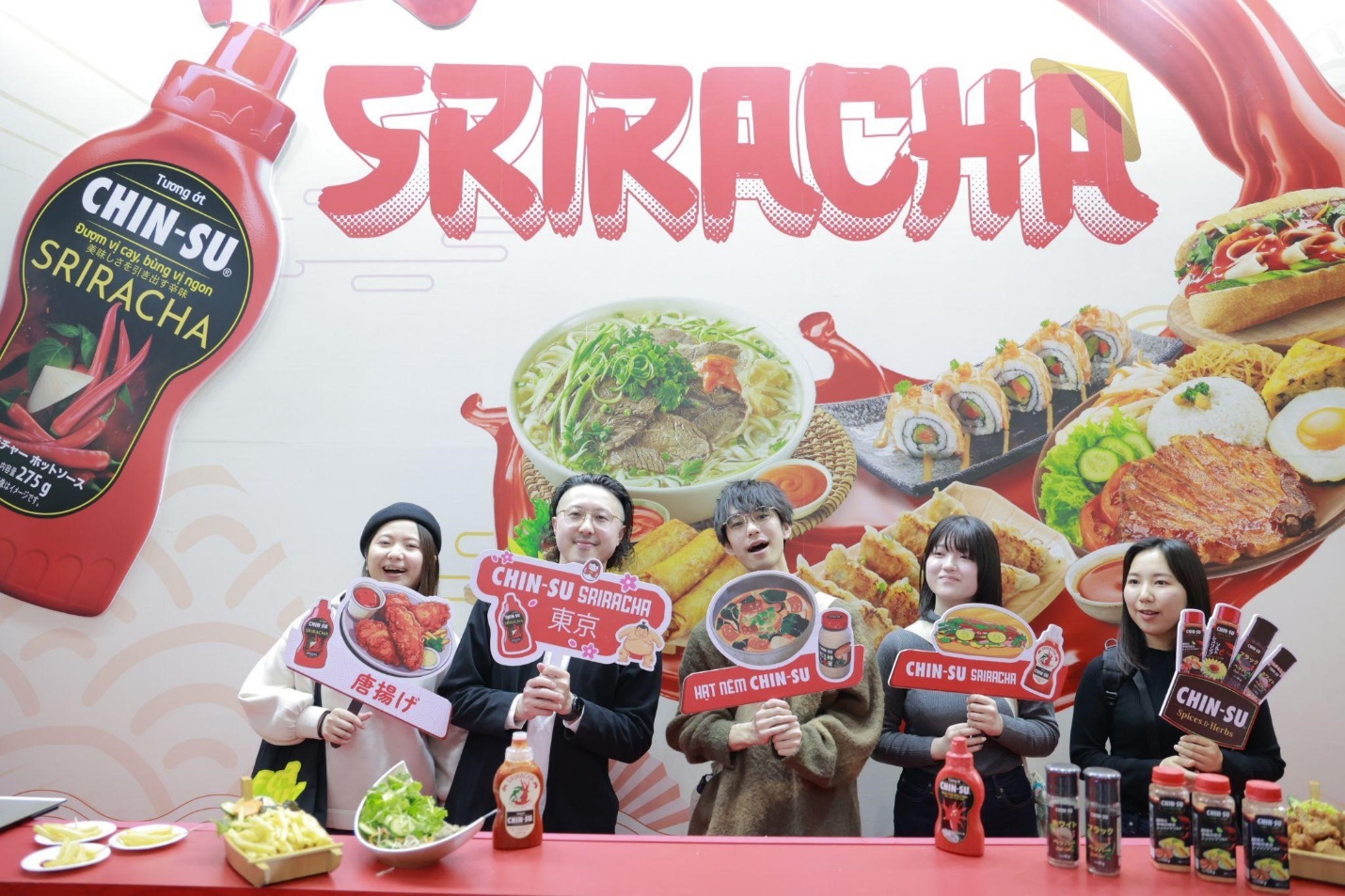 Luke Nguyễn đốn tim thực khách với màn trổ tài cùng tương ớt Chin-su Sriracha - Ảnh 4.