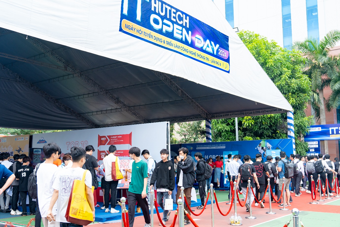 Ngày hội tuyển dụng HUTECH IT OPEN DAY 2024 gây “choáng” với loạt con số “khủng” - Ảnh 2.