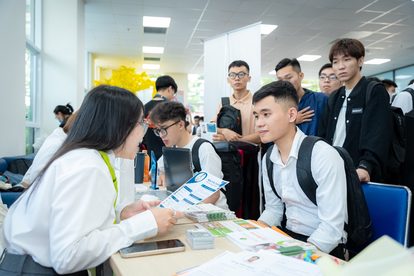 Ngày hội tuyển dụng HUTECH IT OPEN DAY 2024 gây “choáng” với loạt con số “khủng” - Ảnh 3.