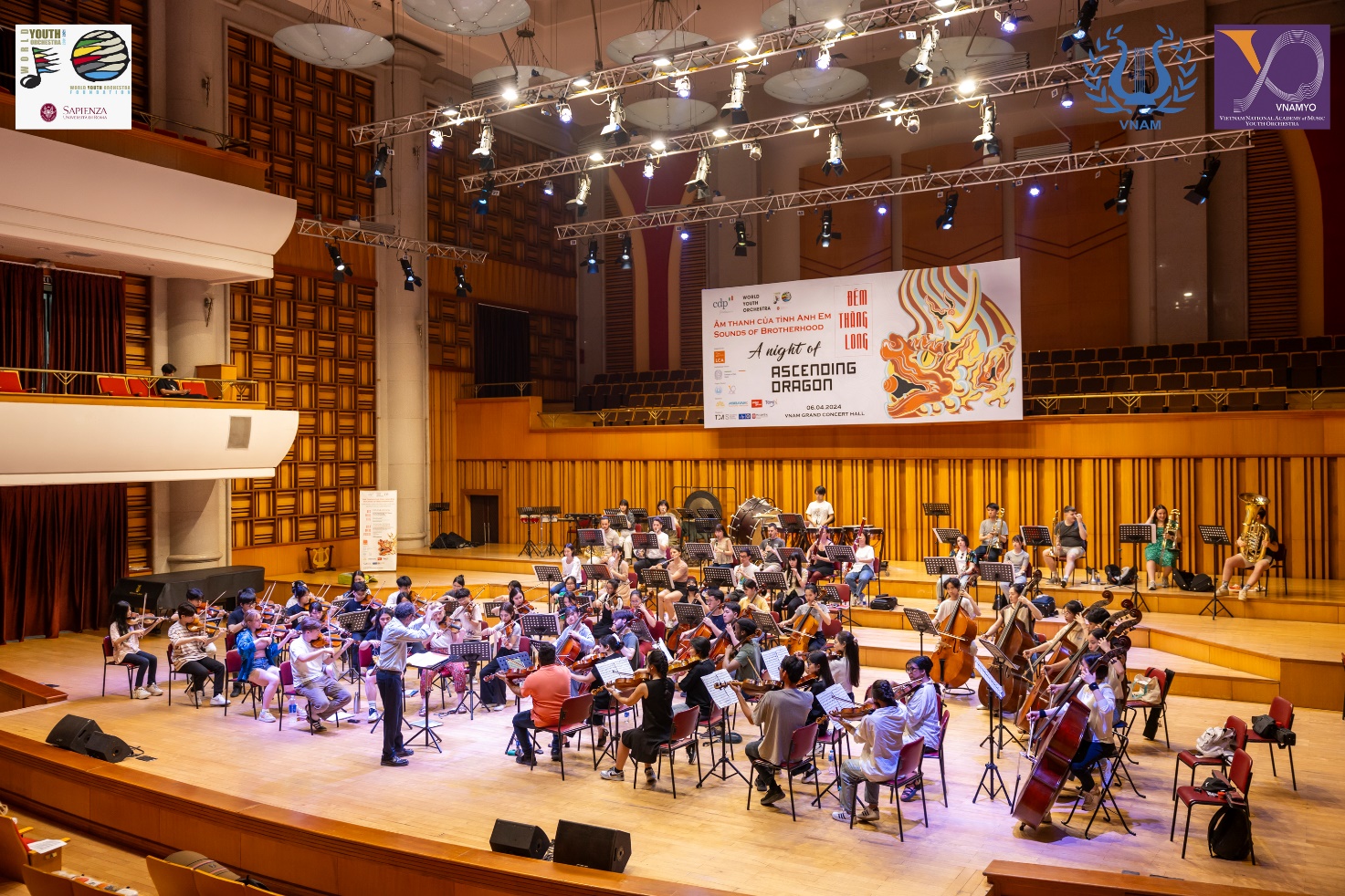 ABBank đồng hành cùng dàn nhạc giao hưởng trẻ thế giới lưu diễn tại Việt Nam - Ảnh 2.
