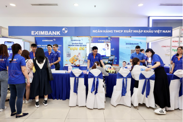 Eximbank tài trợ học bổng trị giá 300 triệu đồng cho đại học kinh tế thành phố Hồ Chí Minh - Ảnh 2.