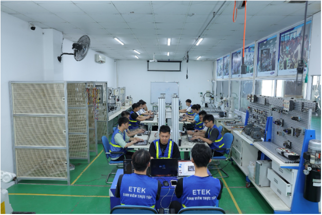 ETEK ghi danh Top 500 Doanh nghiệp tăng trưởng nhanh nhất Việt Nam 2024 - Ảnh 2.