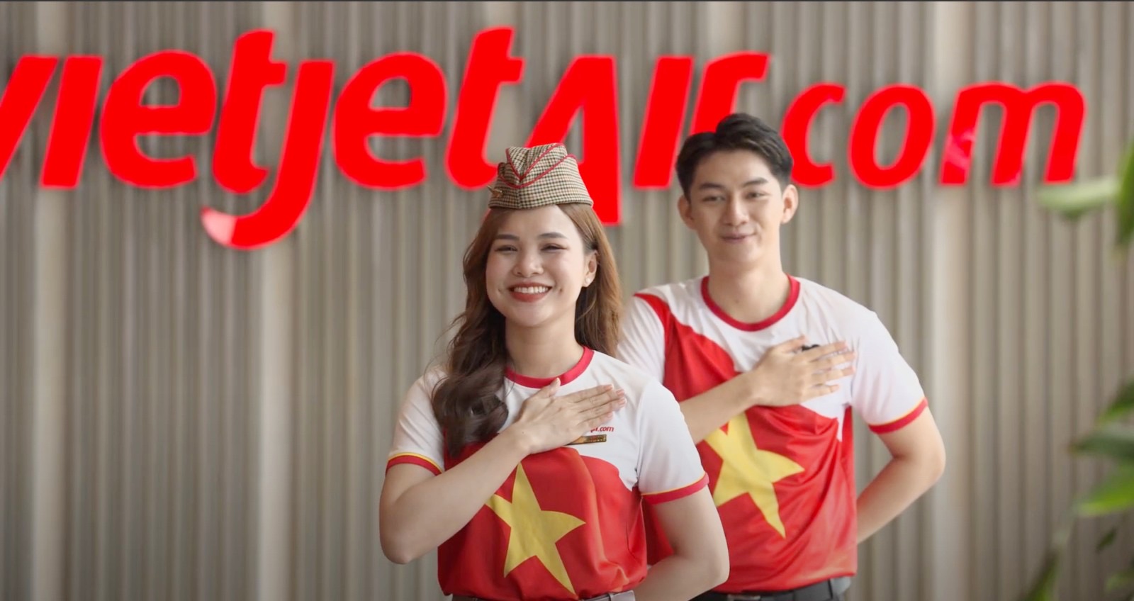 Những chuyến bay rực rỡ cờ đỏ sao vàng dịp lễ 30/4 - 1/5- Ảnh 1. Những chuyến bay rực rỡ cờ đỏ sao vàng dịp lễ 30/4 - 1/5- Ảnh 1.