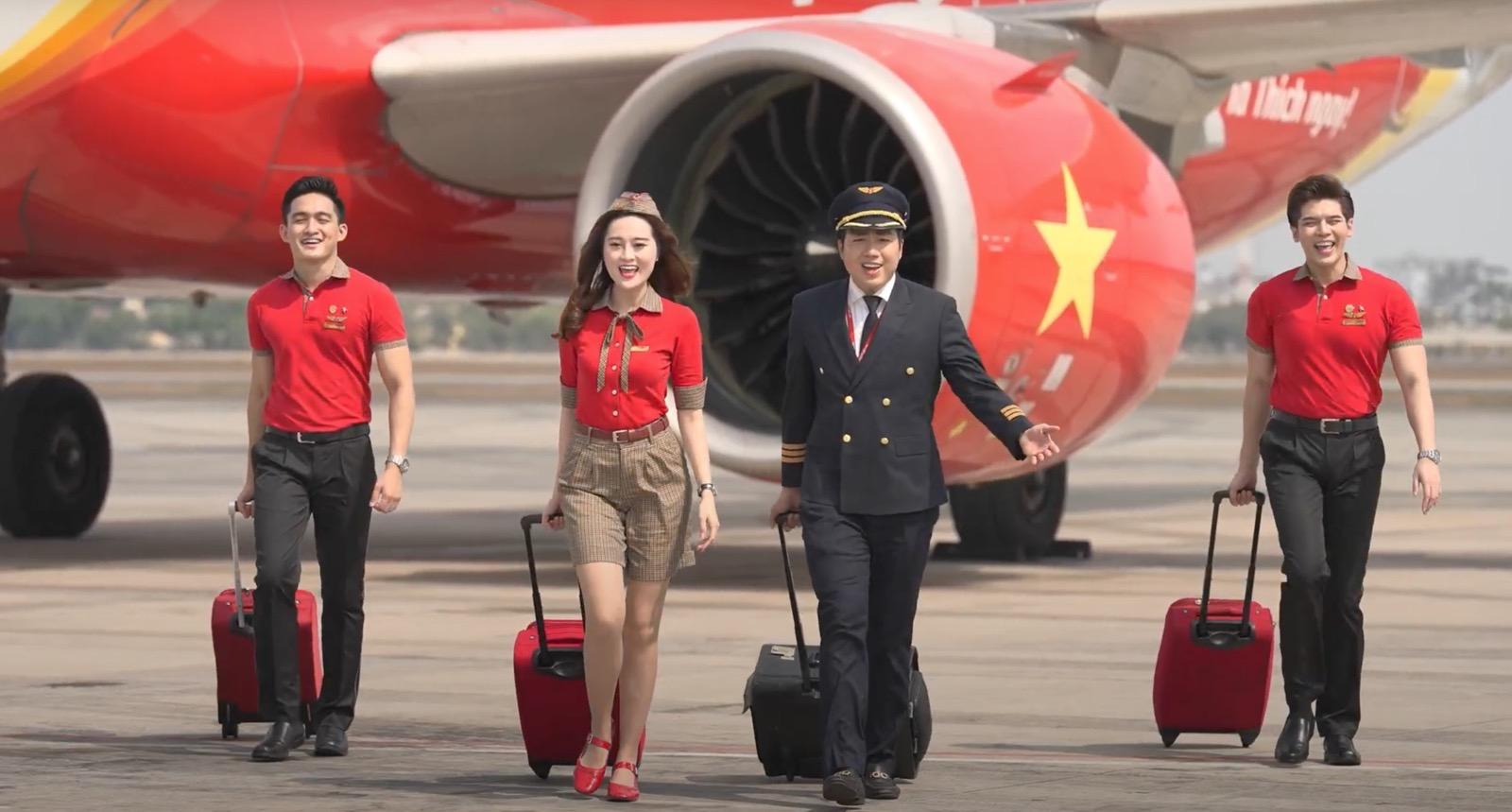 Những chuyến bay rực rỡ cờ đỏ sao vàng dịp lễ 30/4 - 1/5- Ảnh 2. Những chuyến bay rực rỡ cờ đỏ sao vàng dịp lễ 30/4 - 1/5- Ảnh 2.
