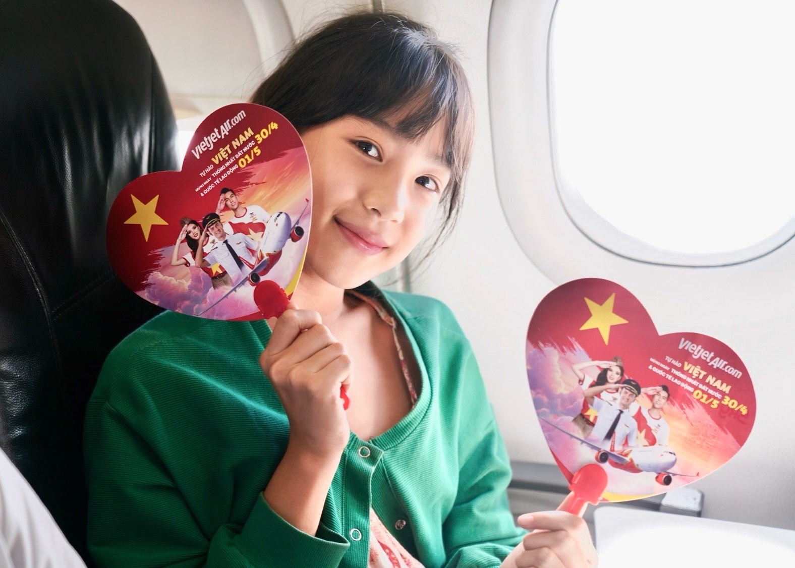 Những chuyến bay rực rỡ cờ đỏ sao vàng dịp lễ 30/4 - 1/5- Ảnh 9. Những chuyến bay rực rỡ cờ đỏ sao vàng dịp lễ 30/4 - 1/5- Ảnh 9.