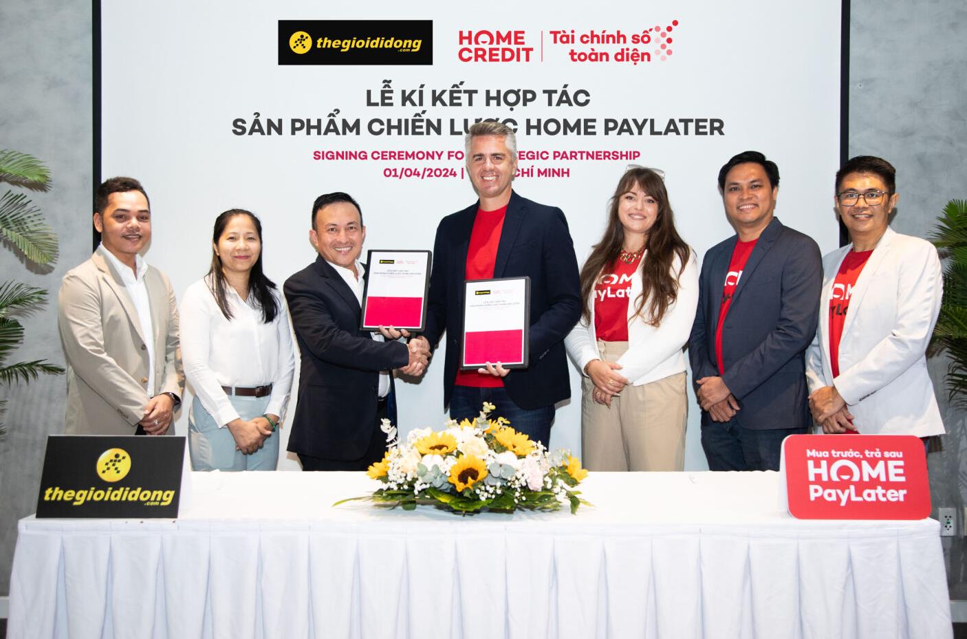 Home Credit và Thế Giới Di Động ký kết hợp tác chiến lược với sản phẩm Home PayLater - Ảnh 1.