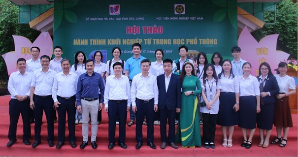 Học sinh hào hứng tham gia Hành trình khởi nghiệp từ trung học phổ thông - Ảnh 1.