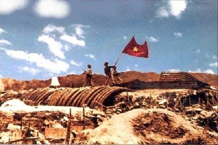 Điện Biên đón hàng nghìn lượt khách đổ về dịp kỷ niệm 70 năm chiến thắng Điện Biên Phủ - Ảnh 4.
