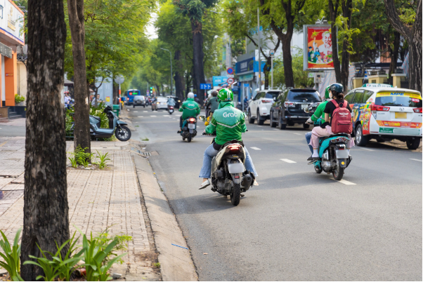 Người trẻ giải bài toán di chuyển tiết kiệm giờ cao điểm - Ảnh 2.