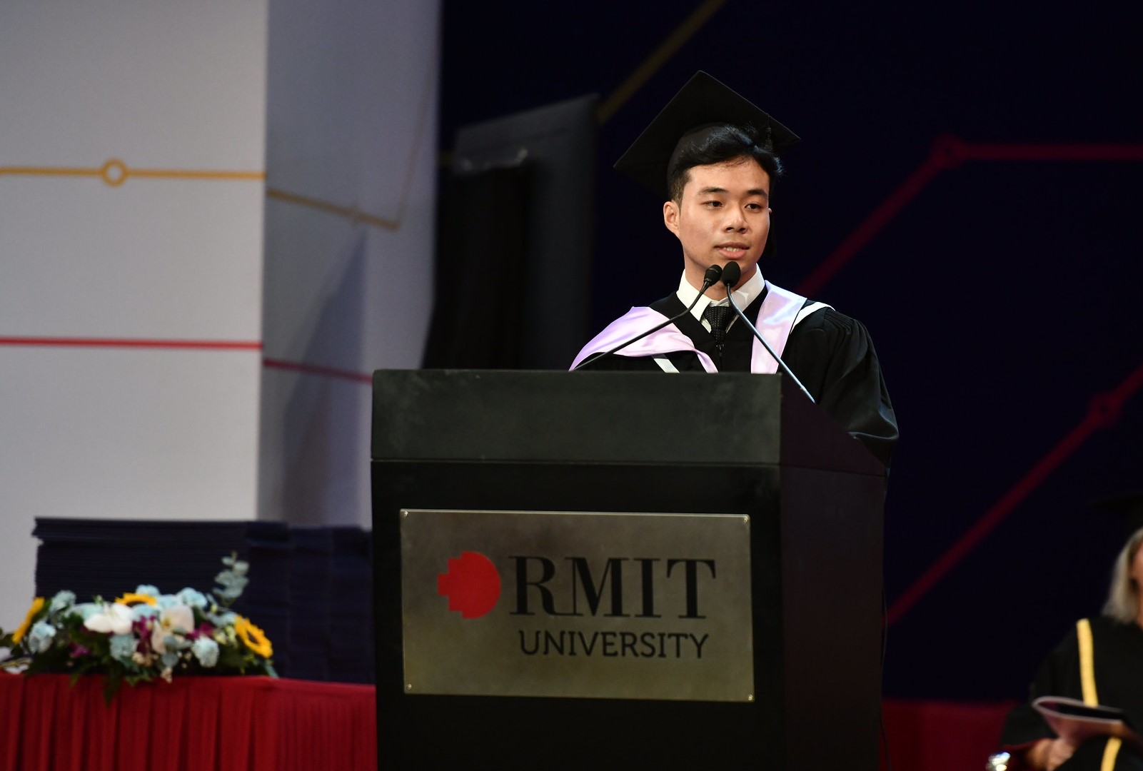 Co należy zrobić zaraz po egzaminie maturalnym: Złożyć wniosek o stypendium RMIT Vietnam - zdjęcie 2. Điều bạn nên làm ngay sau kỳ thi Tốt nghiệp cấp 3: Nộp hồ sơ ứng tuyển Học bổng RMIT Việt Nam - Ảnh 2.