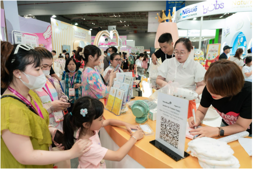 Nam Anh International đạt giải Gian hàng được yêu thích nhất tại Vietbaby Fair 2024 - Ảnh 4.