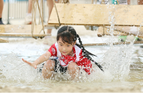 OMO Chiến binh nhí - Không ngại lấm lem kiên trì về đích- Ảnh 1.