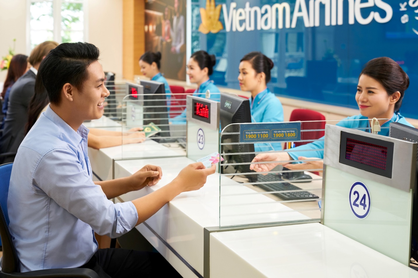 Vietnam Airlines nhận tàu bay mới và đẩy mạnh ưu đãi bay sáng sớm, tối muộn- Ảnh 1.