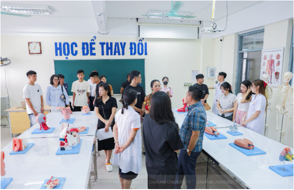 Trường Đại học Đại Nam đón 6.000 tân sinh viên trong đợt nhập học đầu tiên - Ảnh 5.