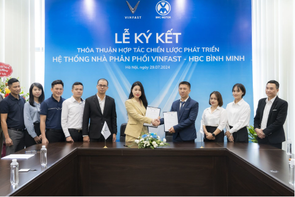 Đối tác của VinFast chuyển 11 đại lý từ bán xe xăng sang xe điện, sẽ mở sang cả nước ngoài - Ảnh 3.