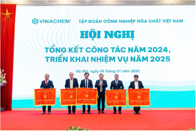 Vinachem: Doanh thu ước đạt 57.909 tỷ đồng năm 2024, vượt kế hoạch 3%- Ảnh 1.