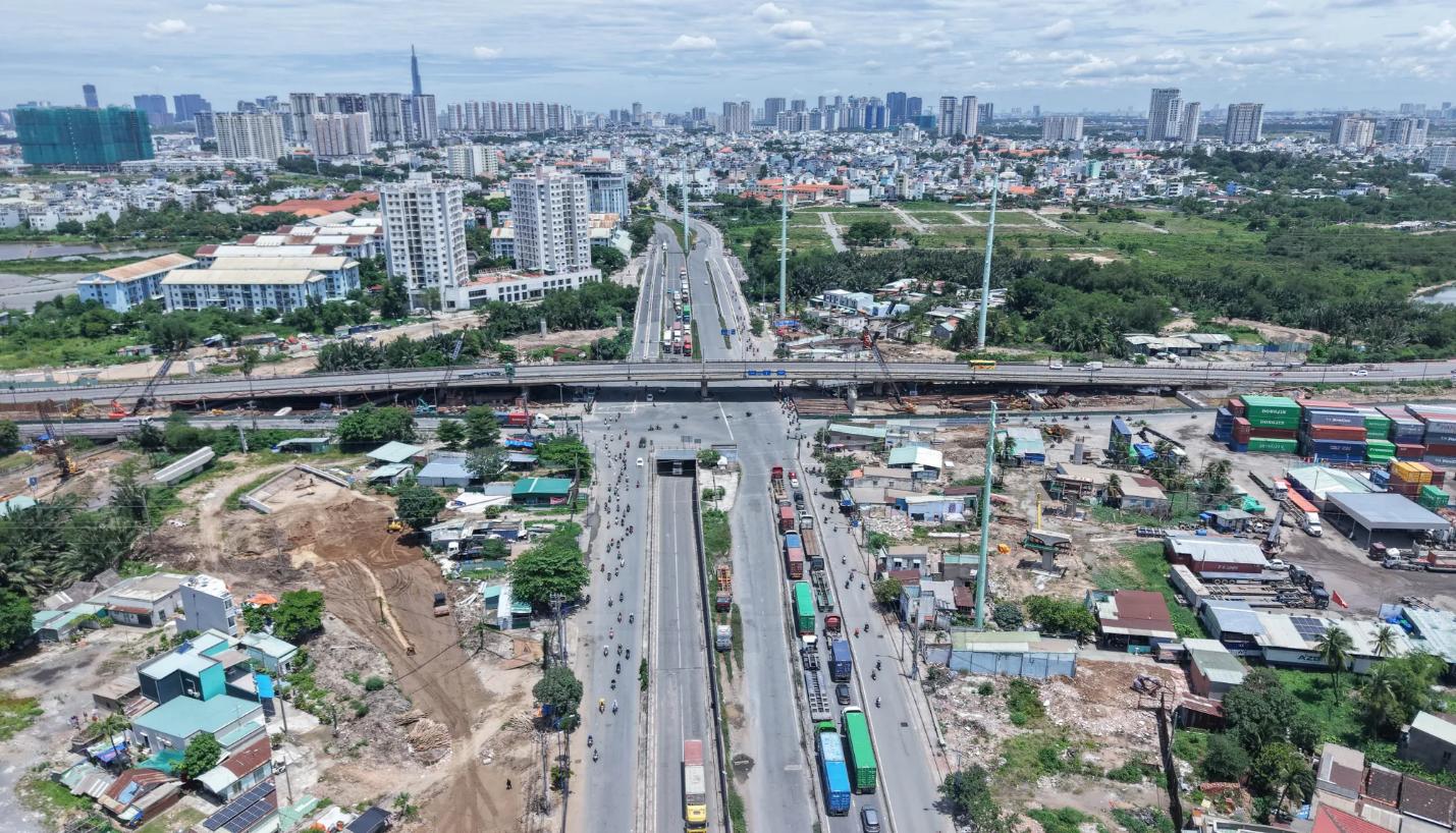 Biệt thự, nhà phố TP.HCM: Hút dòng tiền tích sản và giữ nhiệt thị trường - Ảnh 3.
