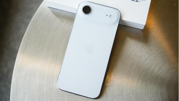 Nên mua iPhone 17 hay iPhone Air? Đánh giá chi tiết ngay- Ảnh 1. Nên mua iPhone 17 hay iPhone Air? Đánh giá chi tiết ngay- Ảnh 1.