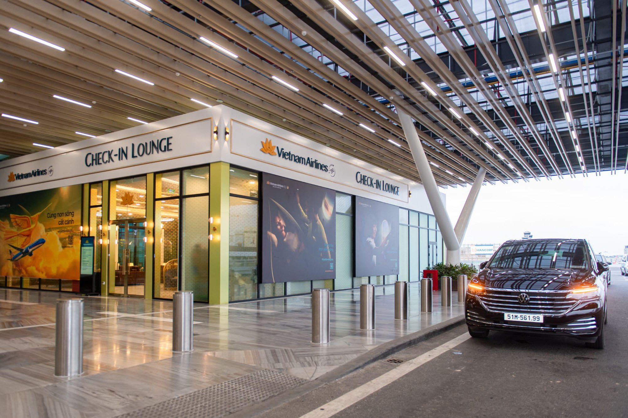 Check-in Lounge của Vietnam Airlines: Khoản đầu tư cho "mỏ vàng" và cuộc chơi định vị lại đẳng cấp- Ảnh 1. Check-in Lounge của Vietnam Airlines: Khoản đầu tư cho "mỏ vàng" và cuộc chơi định vị lại đẳng cấp- Ảnh 1.