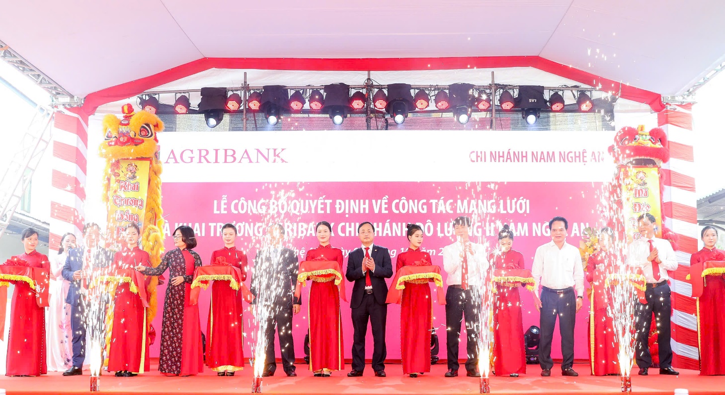 Agribank Đẩy Mạnh Sắp Xếp Tổ Chức Mạng Lưới Theo Hướng Tăng Cường Phát Triển "Tam Nông"- Ảnh 1. Agribank Đẩy Mạnh Sắp Xếp Tổ Chức Mạng Lưới Theo Hướng Tăng Cường Phát Triển "Tam Nông"- Ảnh 1.