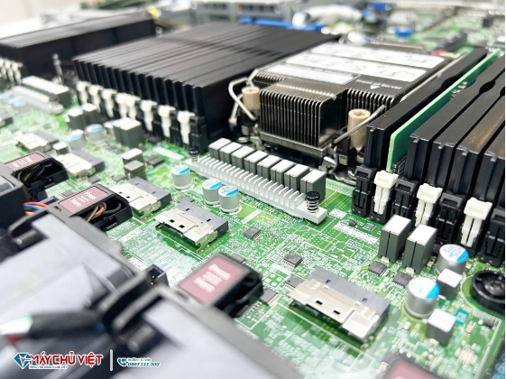 HPE ProLiant DL360 Gen11 – Máy chủ 1U tối ưu cho kỷ nguyên dữ liệu lớn- Ảnh 3. HPE ProLiant DL360 Gen11 – Máy chủ 1U tối ưu cho kỷ nguyên dữ liệu lớn- Ảnh 3.