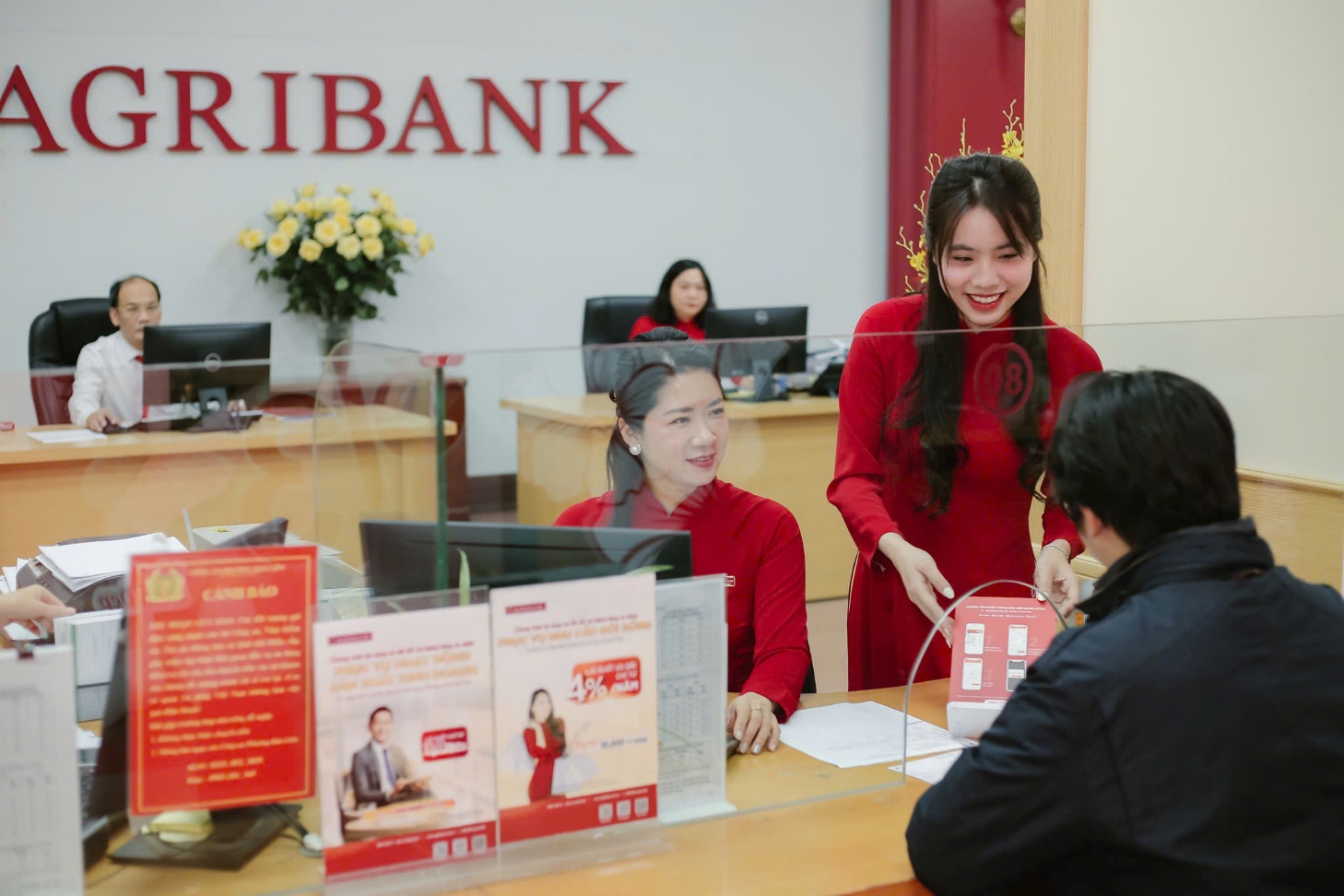 Agribank Đẩy Mạnh Sắp Xếp Tổ Chức Mạng Lưới Theo Hướng Tăng Cường Phát Triển "Tam Nông"- Ảnh 3. Agribank Đẩy Mạnh Sắp Xếp Tổ Chức Mạng Lưới Theo Hướng Tăng Cường Phát Triển "Tam Nông"- Ảnh 3.