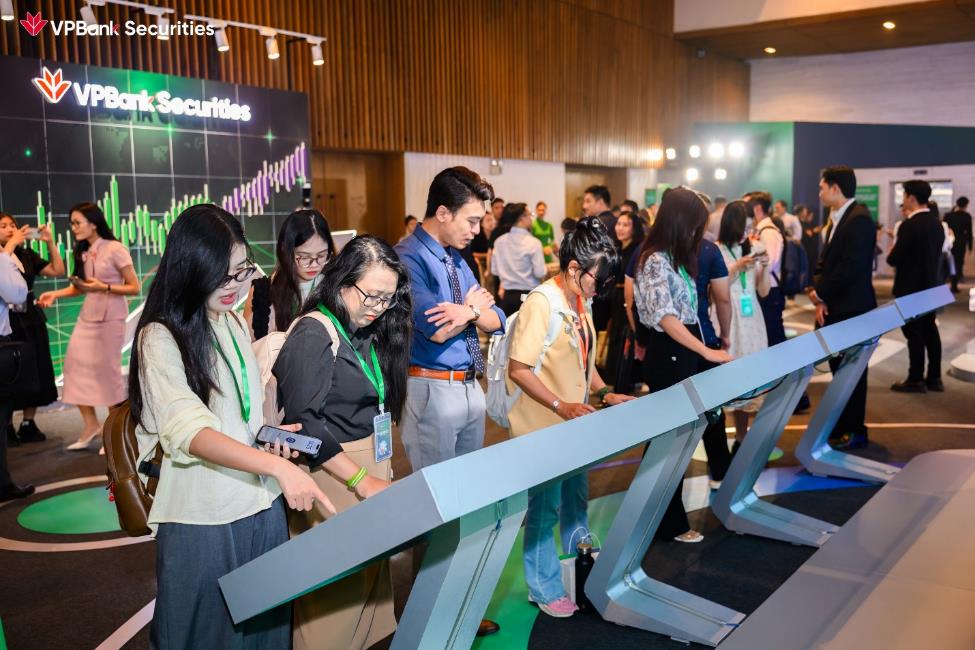 Sức nóng chưa từng có từ thương vụ IPO kỷ lục ngành chứng khoán- Ảnh 1. Sức nóng chưa từng có từ thương vụ IPO kỷ lục ngành chứng khoán- Ảnh 1.