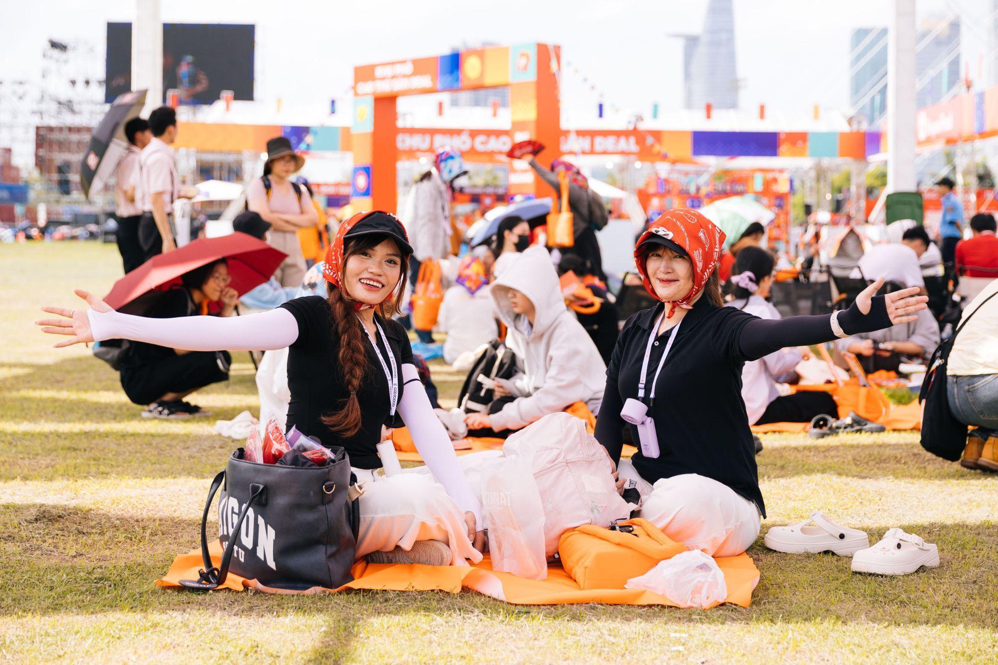 ShopeeFood Mega Fest biến Công viên Sáng tạo TP.HCM thành “đại tiệc vạn năng” - Ảnh 2. ShopeeFood Mega Fest biến Công viên Sáng tạo TP.HCM thành “đại tiệc vạn năng” - Ảnh 2.