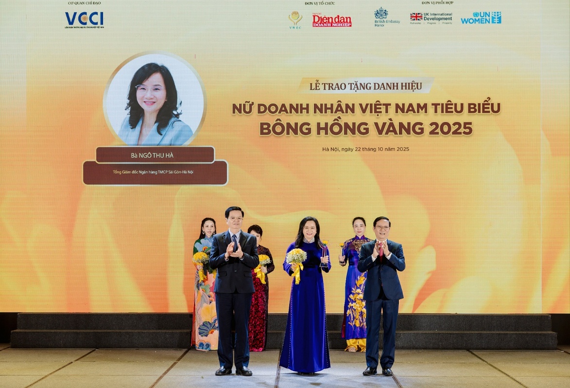 Tổng Giám đốc SHB Ngô Thu Hà: “Nữ doanh nhân Việt Nam tiêu biểu -Bông hồng vàng” 2025- Ảnh 1. Tổng Giám đốc SHB Ngô Thu Hà: “Nữ doanh nhân Việt Nam tiêu biểu -Bông hồng vàng” 2025- Ảnh 1.