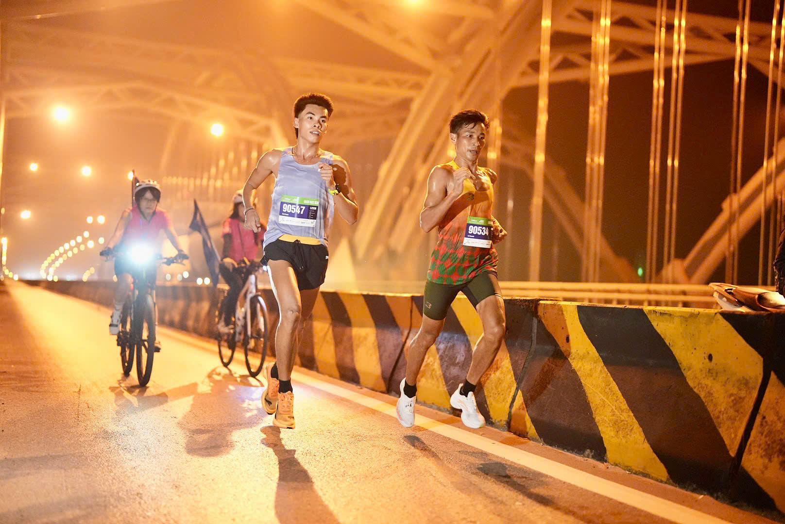 VPBank Hanoi International Marathon 2025: Giải chạy biểu tượng lan tỏa tinh thần sống khỏe, sống thịnh vượng- Ảnh 2. VPBank Hanoi International Marathon 2025: Giải chạy biểu tượng lan tỏa tinh thần sống khỏe, sống thịnh vượng- Ảnh 2.