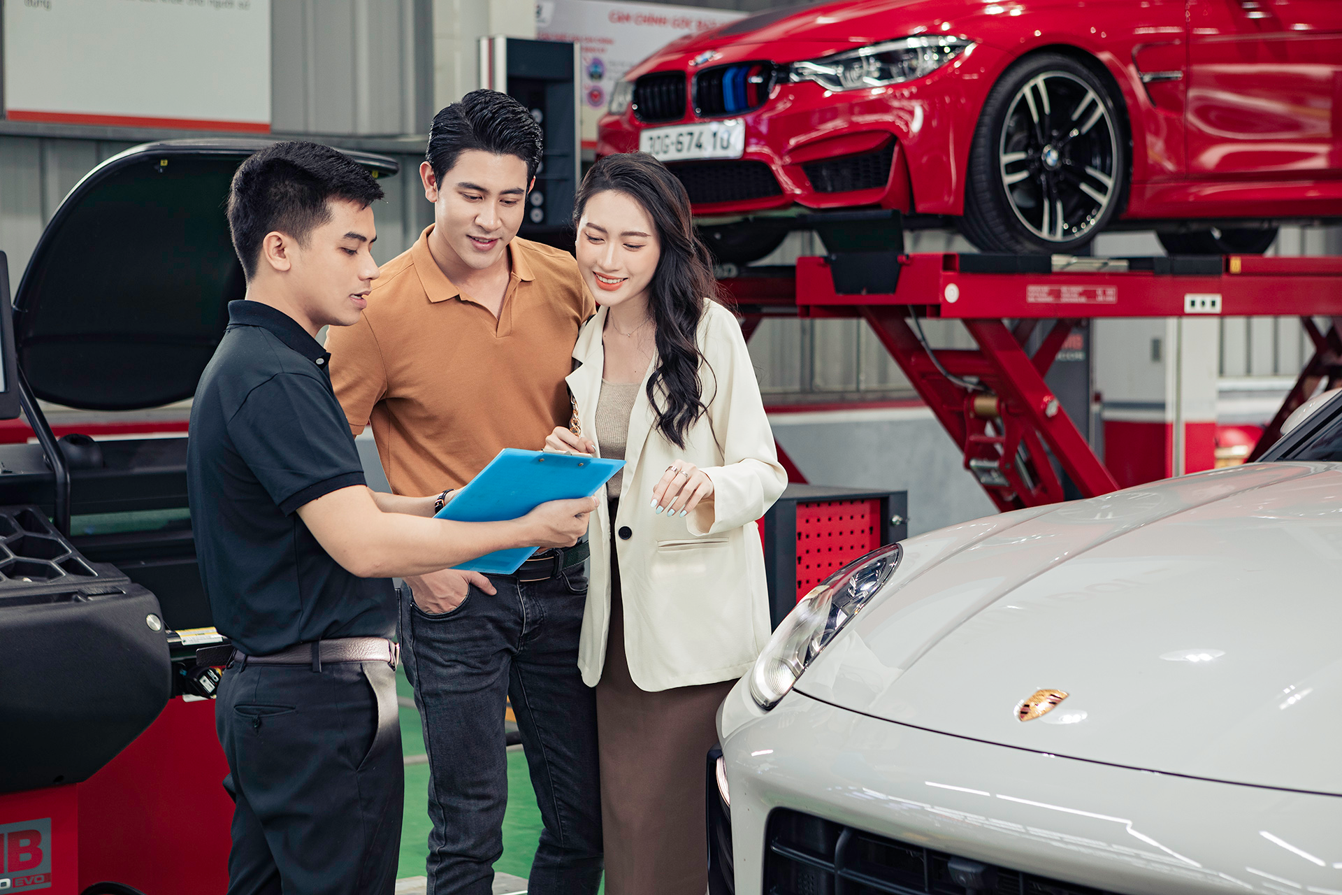 Gia Khoa: Hành trình 30 năm từ cửa hàng lốp tới hệ sinh thái ô tô toàn diện- Ảnh 2. Gia Khoa: Hành trình 30 năm từ cửa hàng lốp tới hệ sinh thái ô tô toàn diện- Ảnh 2.