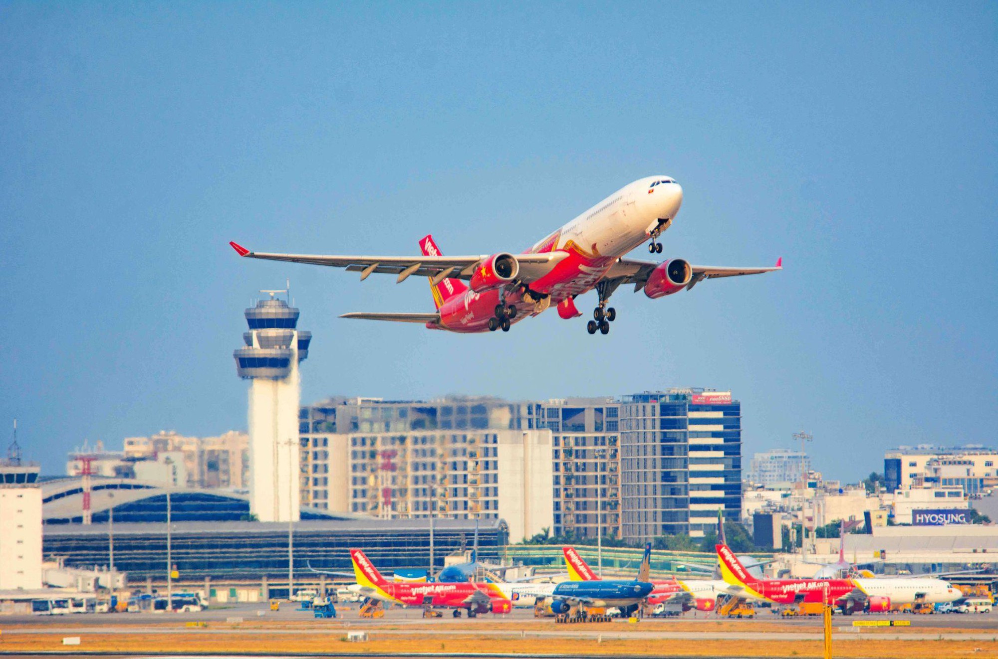 Vietjet được vinh danh tại Giải thưởng Doanh nghiệp ASEAN 2025, vị thế hàng không hàng đầu khu vực - Ảnh 2. Vietjet được vinh danh tại Giải thưởng Doanh nghiệp ASEAN 2025, vị thế hàng không hàng đầu khu vực - Ảnh 2.