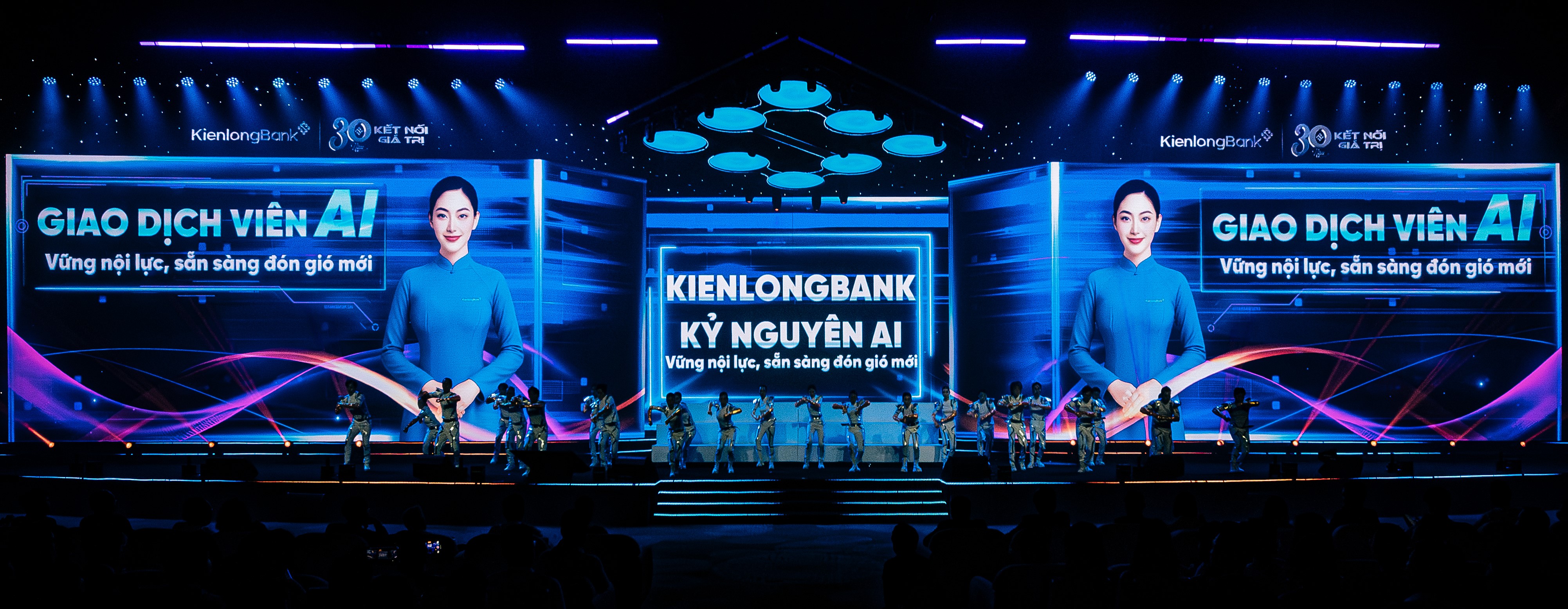 “Concert công nghệ” của KienlongBank viết tiếp hành trình 30 năm “Kết nối giá trị” - Ảnh 3. “Concert công nghệ” của KienlongBank viết tiếp hành trình 30 năm “Kết nối giá trị” - Ảnh 3.